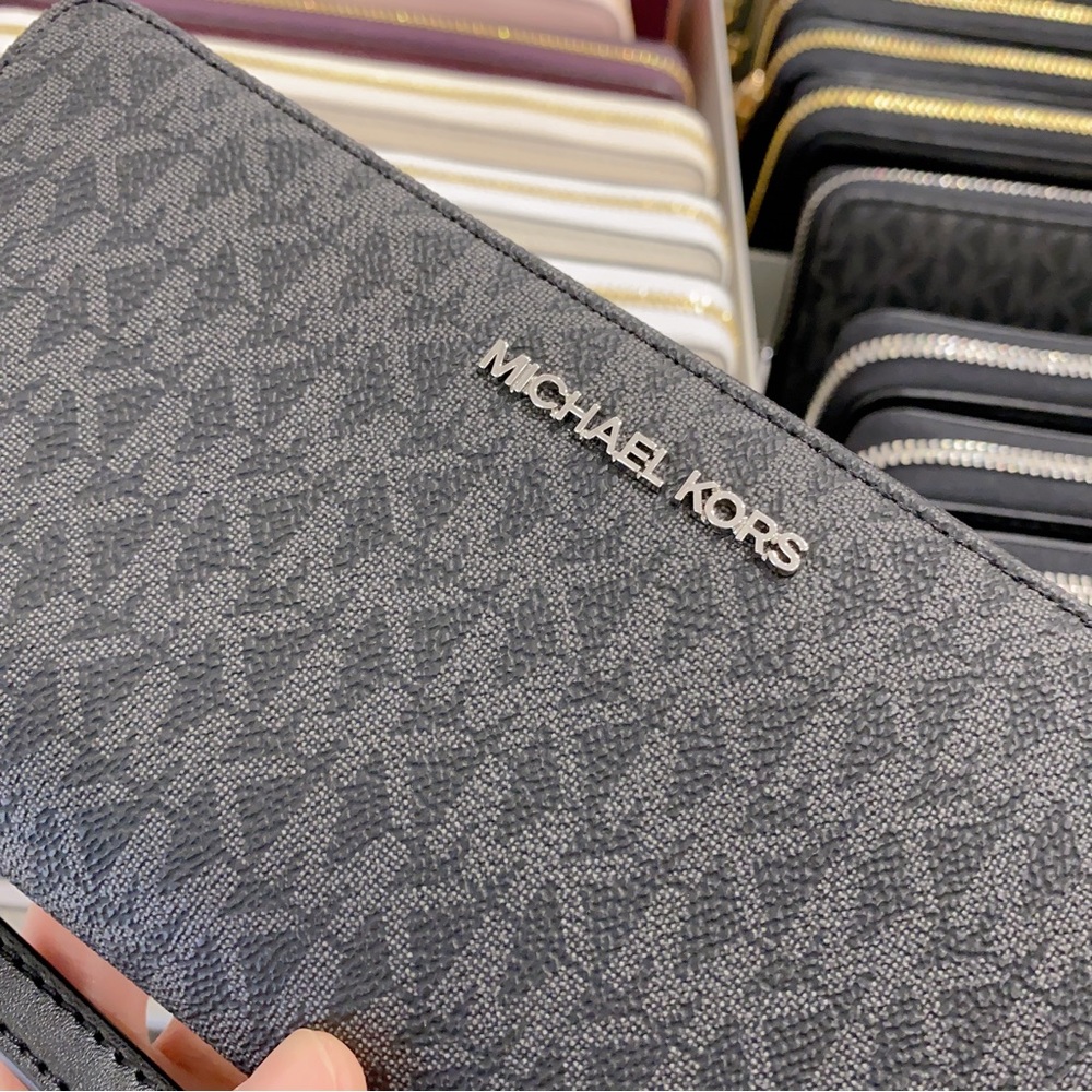 MICHAEL KORS Large Logo Continental Wallet - Picture 5 of 6